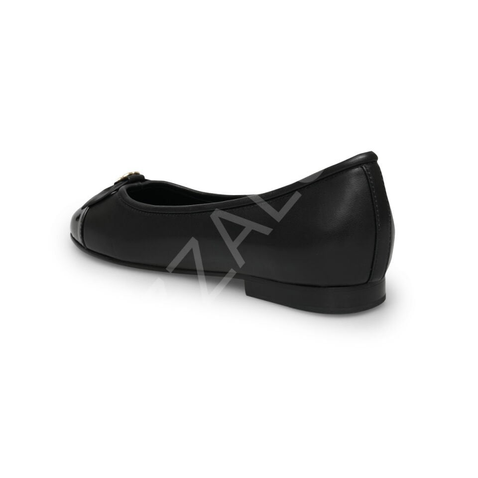 Chanel 22 Siyah Deri Ucu Parlak Kadın Ayakkabı